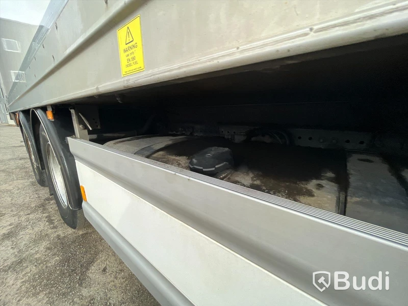 Lastbil Mercedes-Benz Actros 2551, 2014 - med Skabskåp - öppningsbar sida och baklyft