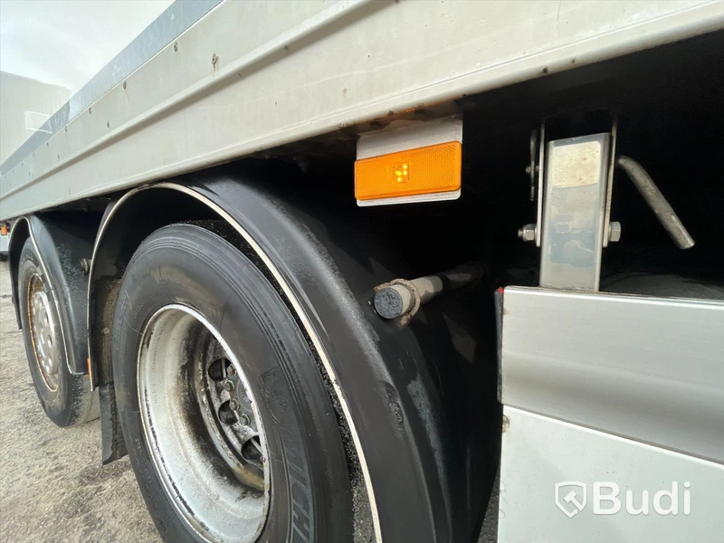 Lastbil Mercedes-Benz Actros 2551, 2014 - med Skabskåp - öppningsbar sida och baklyft