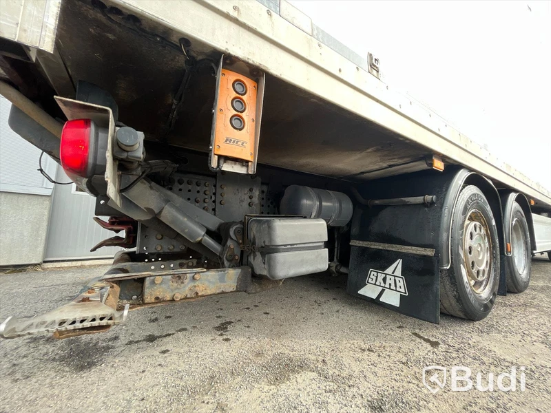 Lastbil Mercedes-Benz Actros 2551, 2014 - med Skabskåp - öppningsbar sida och baklyft