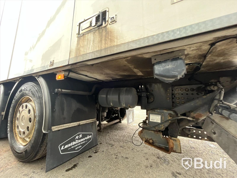Lastbil Mercedes-Benz Actros 2551, 2014 - med Skabskåp - öppningsbar sida och baklyft
