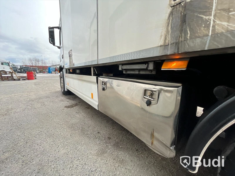 Lastbil Mercedes-Benz Actros 2551, 2014 - med Skabskåp - öppningsbar sida och baklyft