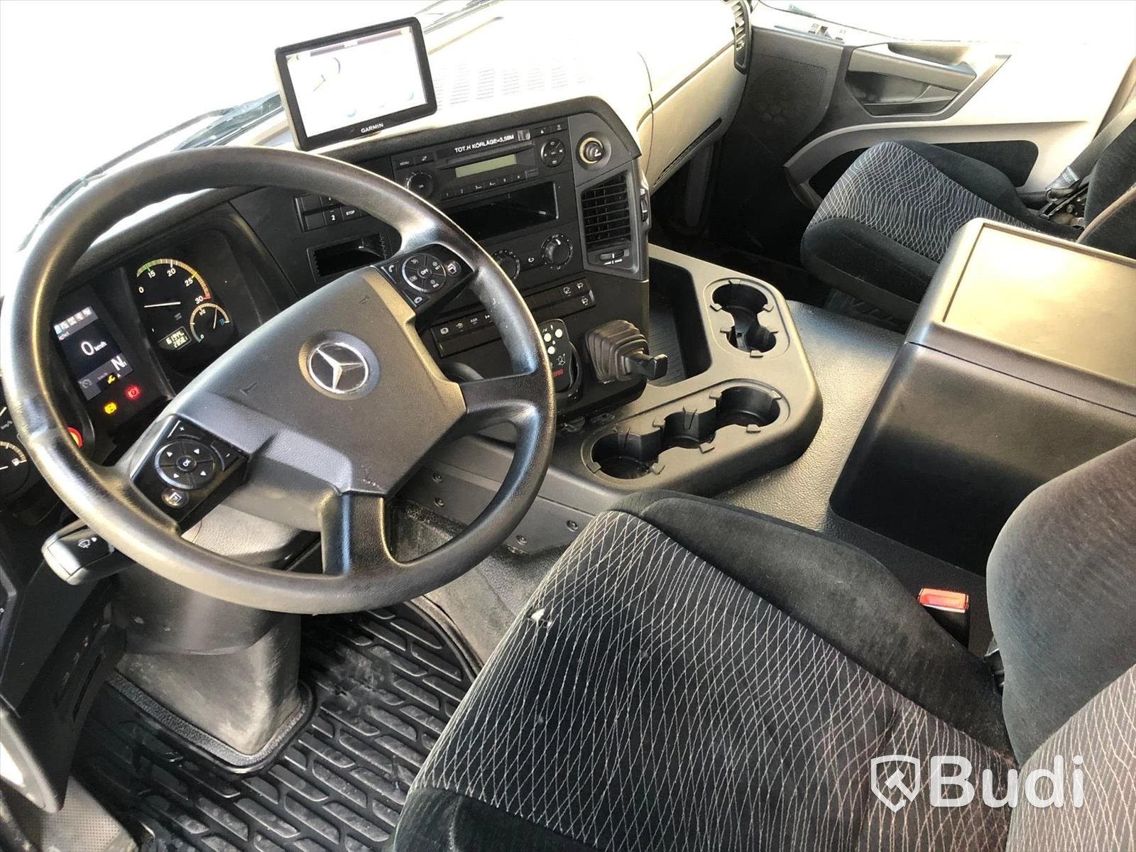 Lastbil Mercedes-Benz Antos | Fastskåp | Euro6