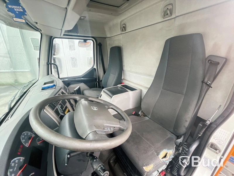 Lastbil Volvo FL 4x2 Höj- & sänkskåp