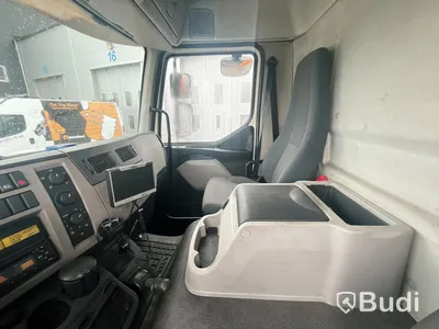 Lastbil Volvo FL 4x2 Höj- & sänkskåp