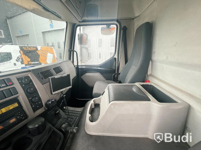 Lastbil Volvo FL 4x2 Höj- & sänkskåp