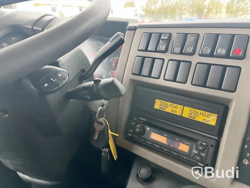 Lastbil Volvo FL 4x2 Höj- & sänkskåp