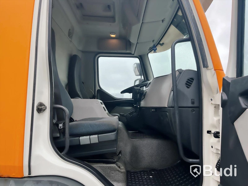Lastbil Volvo FL 4x2 Höj- & sänkskåp