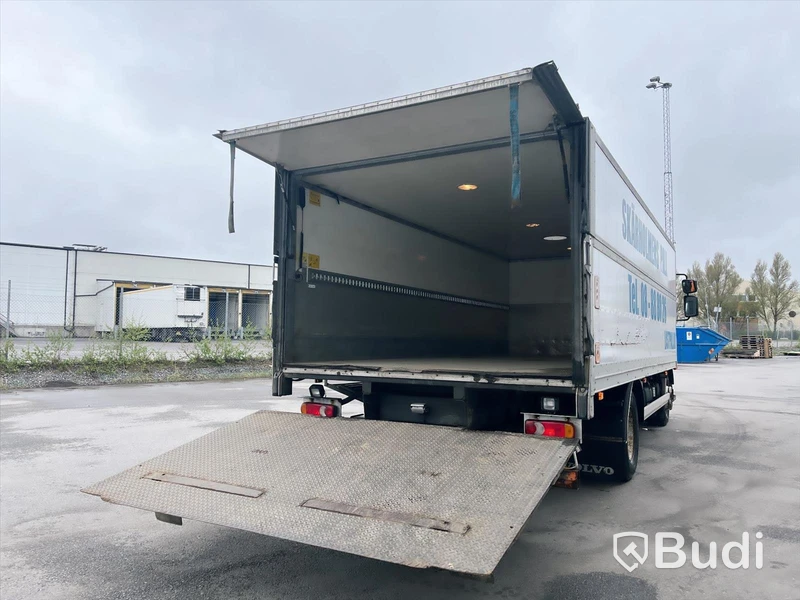 Lastbil Volvo FL 4x2 Höj- & sänkskåp