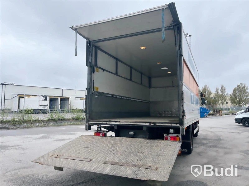 Lastbil Volvo FL 4x2 Höj- & sänkskåp