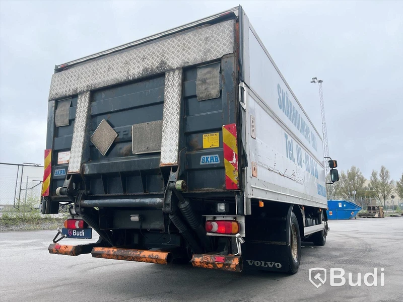 Lastbil Volvo FL 4x2 Höj- & sänkskåp