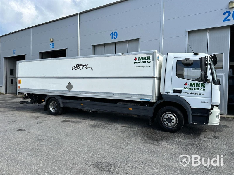 tertagen till MKR  Lastbil Mercedes-Benz 967PKX3 Atego | Höj & Sänk skåp | 2015