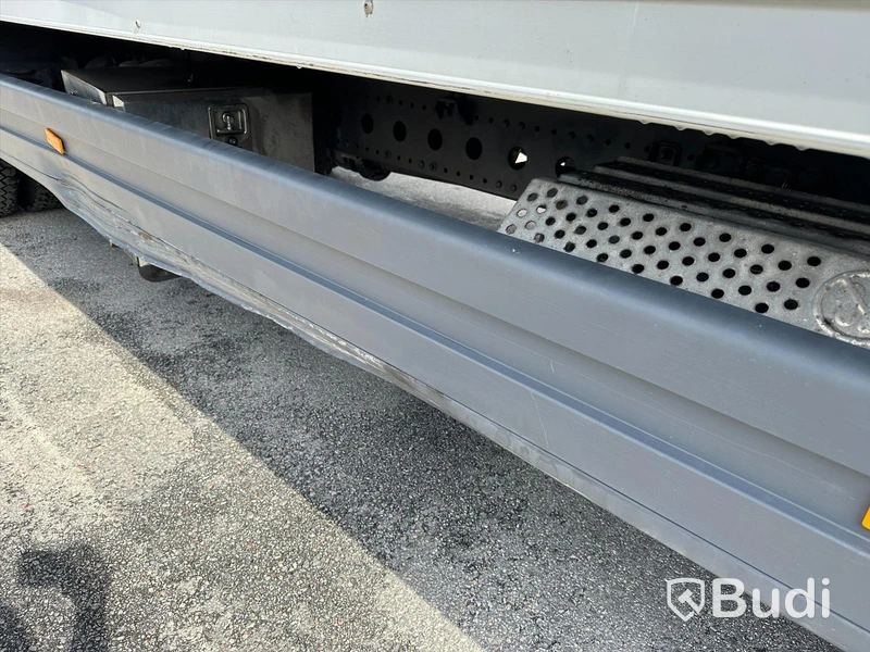 tertagen till MKR  Lastbil Mercedes-Benz 967PKX3 Atego | Höj & Sänk skåp | 2015