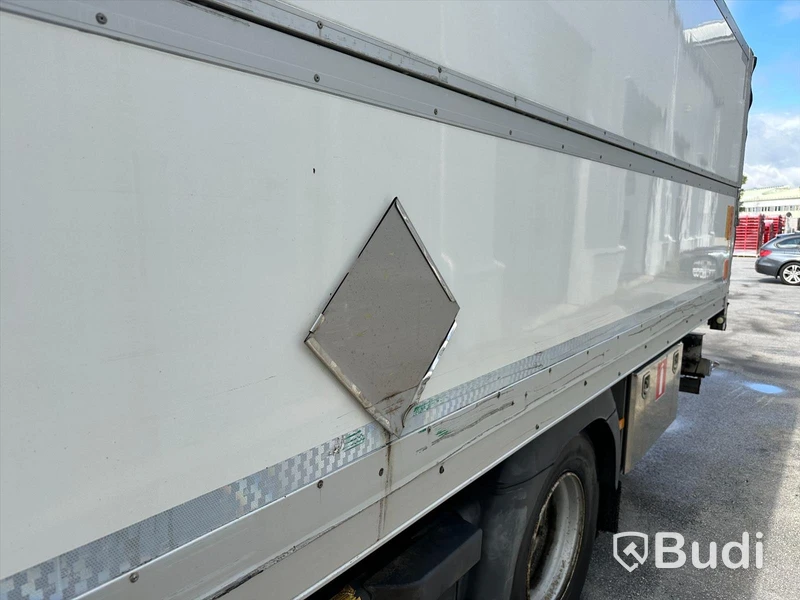 tertagen till MKR  Lastbil Mercedes-Benz 967PKX3 Atego | Höj & Sänk skåp | 2015