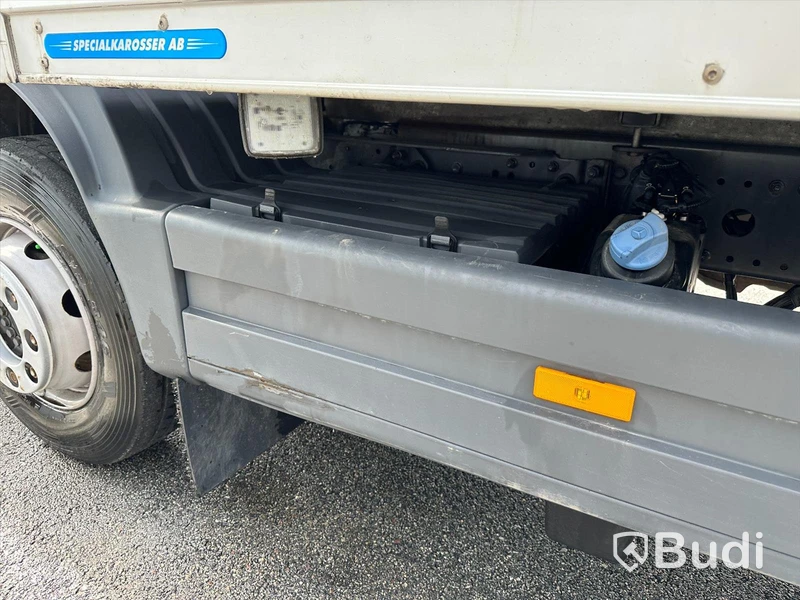 tertagen till MKR  Lastbil Mercedes-Benz 967PKX3 Atego | Höj & Sänk skåp | 2015