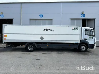 tertagen till MKR  Lastbil Mercedes-Benz 967PKX3 Atego | Höj & Sänk skåp | 2015