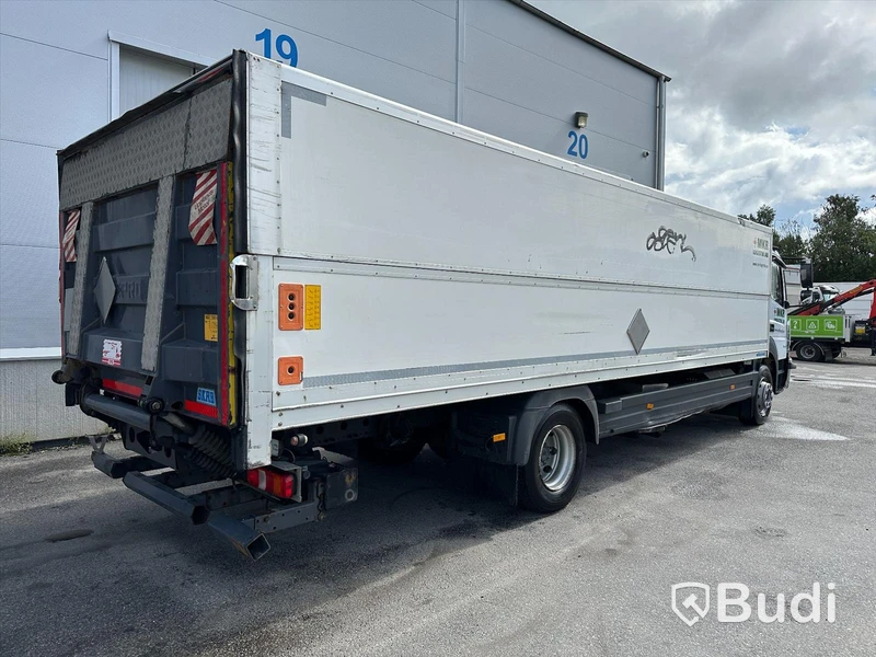 tertagen till MKR  Lastbil Mercedes-Benz 967PKX3 Atego | Höj & Sänk skåp | 2015