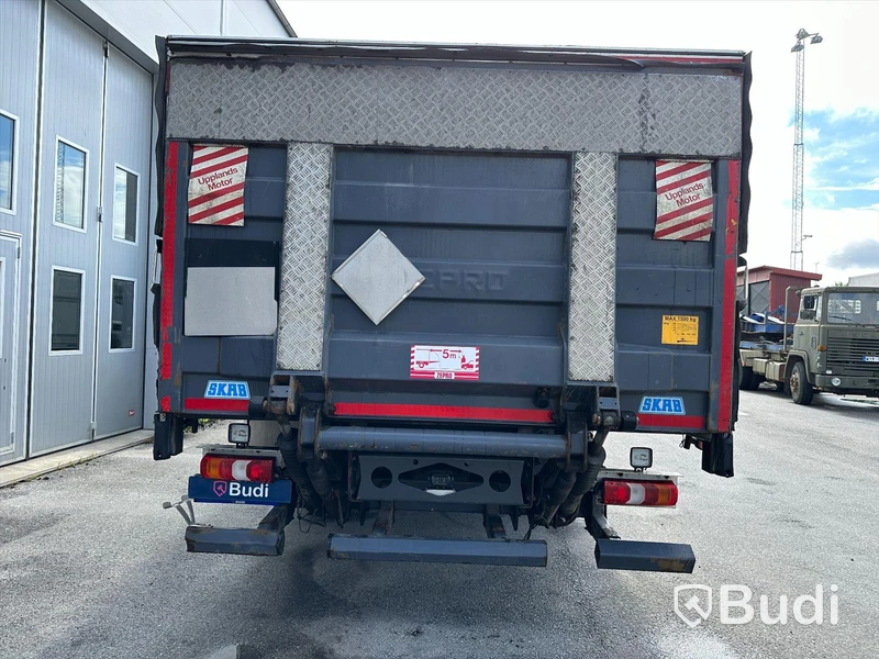 tertagen till MKR  Lastbil Mercedes-Benz 967PKX3 Atego | Höj & Sänk skåp | 2015
