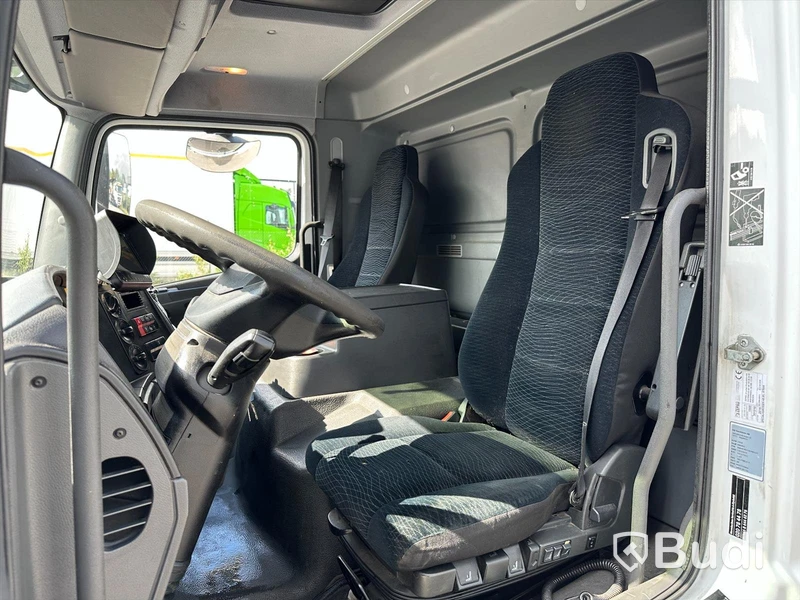 tertagen till MKR  Lastbil Mercedes-Benz 967PKX3 Atego | Höj & Sänk skåp | 2015