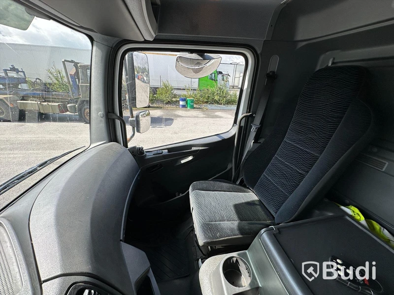 tertagen till MKR  Lastbil Mercedes-Benz 967PKX3 Atego | Höj & Sänk skåp | 2015