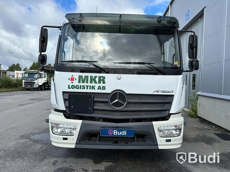 tertagen till MKR  Lastbil Mercedes-Benz 967PKX3 Atego | Höj & Sänk skåp | 2015
