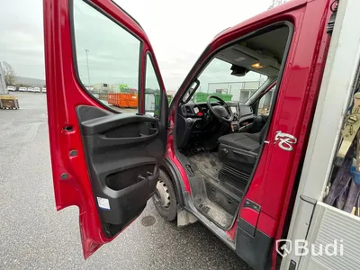 Lastbil Iveco Daily 70c17HA8 Pallfinger kran med EFAB byggnation Euro6