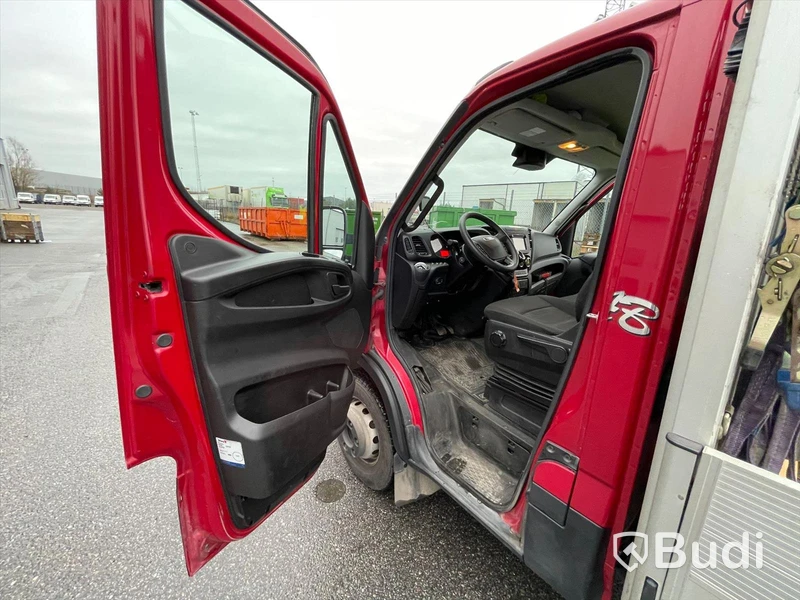 Lastbil Iveco Daily 70c17HA8 Pallfinger kran med EFAB byggnation Euro6