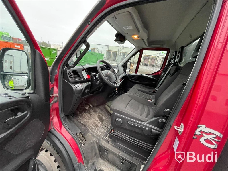 Lastbil Iveco Daily 70c17HA8 Pallfinger kran med EFAB byggnation Euro6
