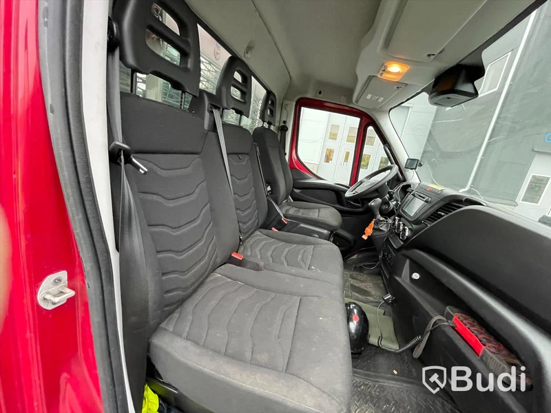 Lastbil Iveco Daily 70c17HA8 Pallfinger kran med EFAB byggnation Euro6