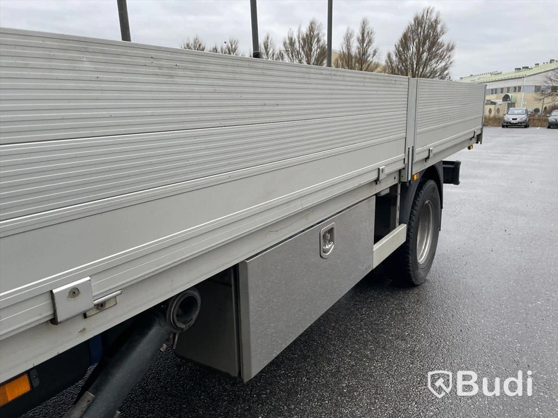 Lastbil Iveco Daily 70c17HA8 Pallfinger kran med EFAB byggnation Euro6