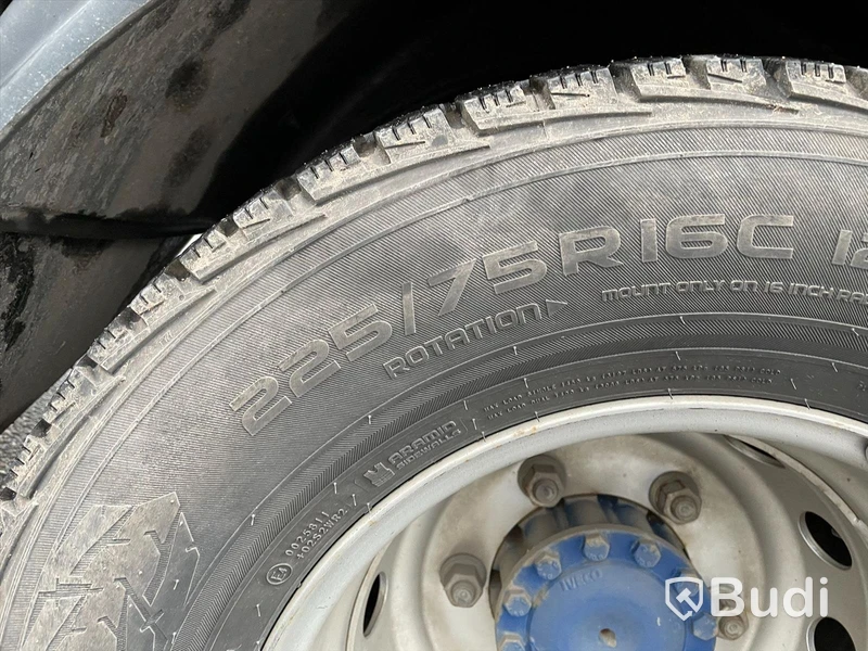Lastbil Iveco Daily 70c17HA8 Pallfinger kran med EFAB byggnation Euro6