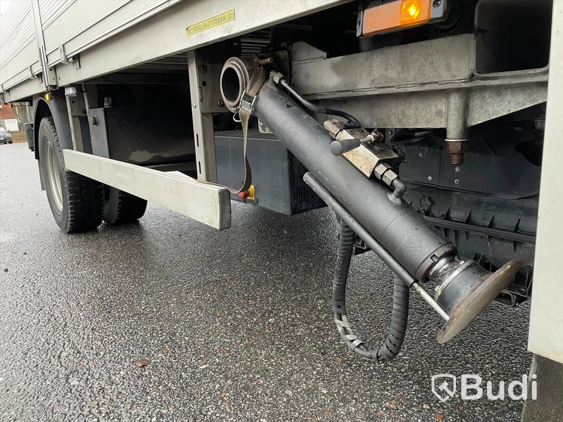 Lastbil Iveco Daily 70c17HA8 Pallfinger kran med EFAB byggnation Euro6