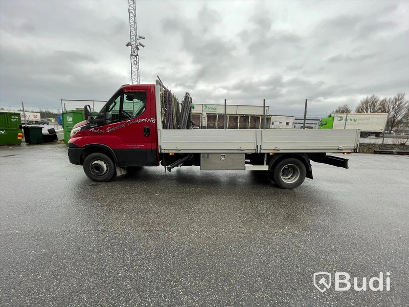 Lastbil Iveco Daily 70c17HA8 Pallfinger kran med EFAB byggnation Euro6