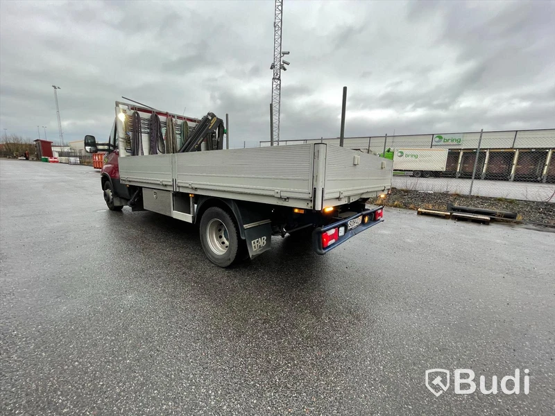 Lastbil Iveco Daily 70c17HA8 Pallfinger kran med EFAB byggnation Euro6