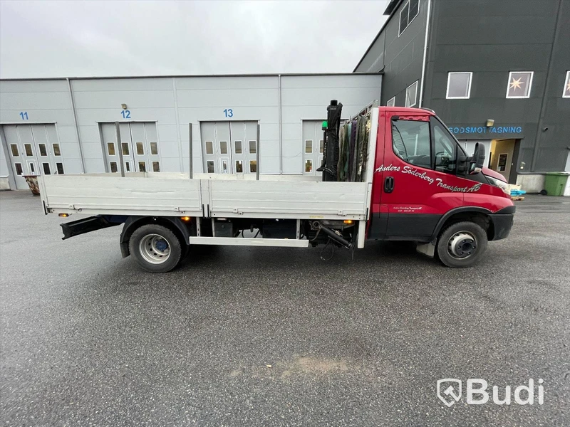 Lastbil Iveco Daily 70c17HA8 Pallfinger kran med EFAB byggnation Euro6