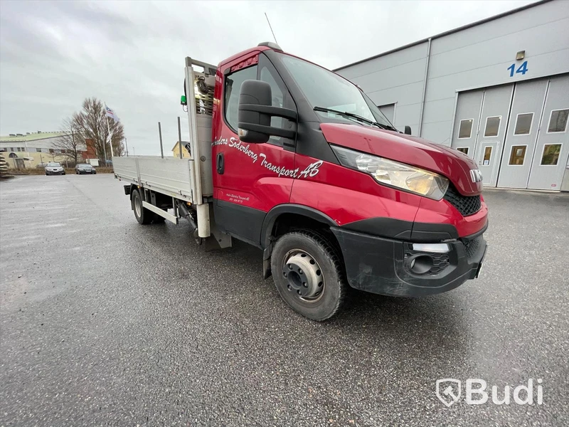 Lastbil Iveco Daily 70c17HA8 Pallfinger kran med EFAB byggnation Euro6