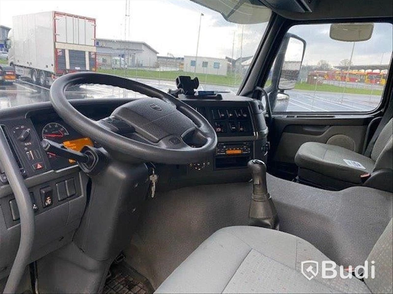 Lastbil Volvo FM260 4x2 med Pallfinger 9001 Kranflak med baklyft