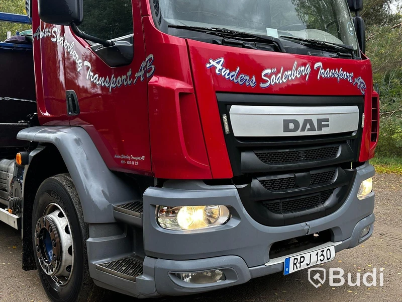 Kranbil DAF LF 290 FA | 2016 | Brädgårdsbil | Kranflak med vikbar baklyft