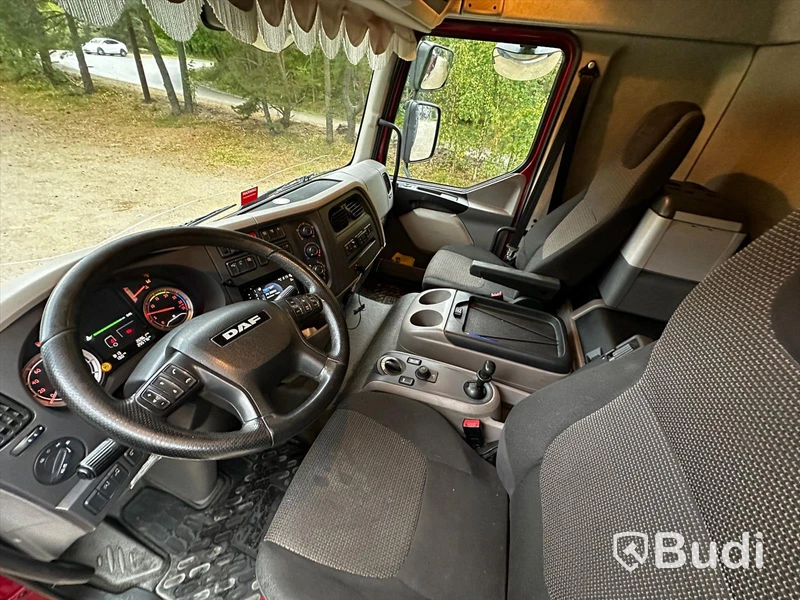 Kranbil DAF LF 290 FA | 2016 | Brädgårdsbil | Kranflak med vikbar baklyft