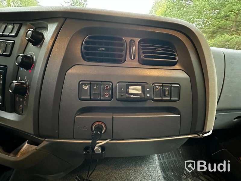 Kranbil DAF LF 290 FA | 2016 | Brädgårdsbil | Kranflak med vikbar baklyft