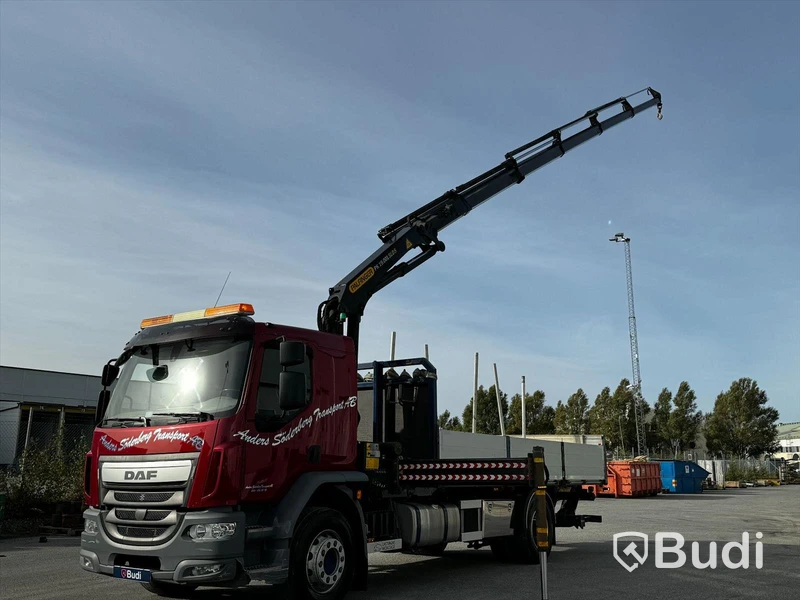 Kranbil DAF LF 290 FA | 2017 | Brädgårdsbil | Kranflak med vikbar baklyft | PK19.001 - EXPORT