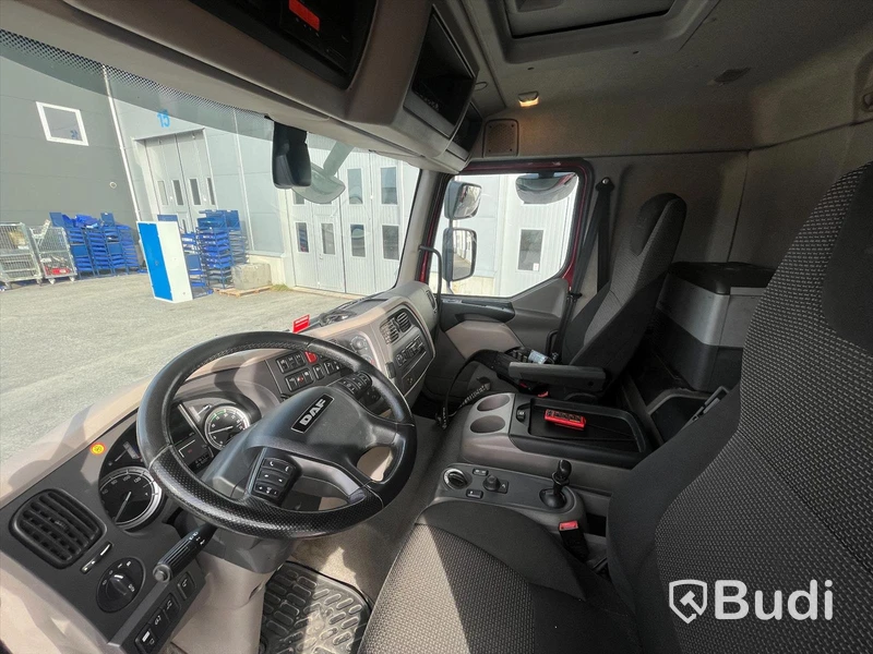 Kranbil DAF LF 290 FA | 2017 | Brädgårdsbil | Kranflak med vikbar baklyft | PK19.001 - EXPORT