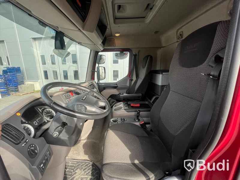 Kranbil DAF LF 290 FA | 2017 | Brädgårdsbil | Kranflak med vikbar baklyft | PK19.001 - EXPORT