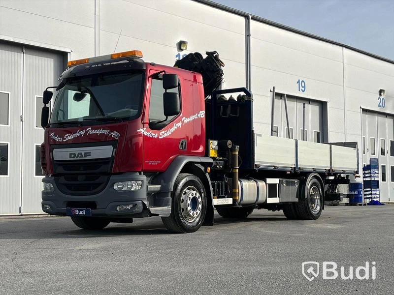 Kranbil DAF LF 290 FA | 2017 | Brädgårdsbil | Kranflak med vikbar baklyft | PK19.001 - EXPORT