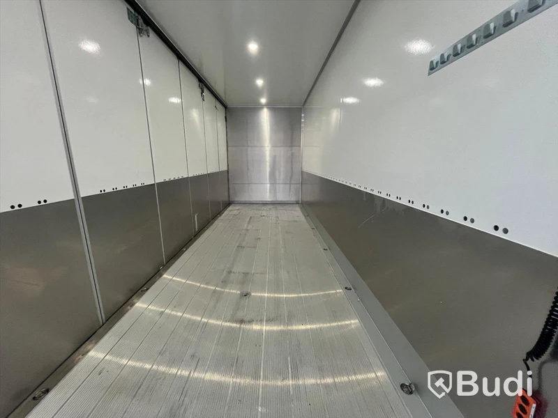 Lastbil Volvo FH 500 Yrkesutbildnings Fjärrbil | 2022 | Automat | Öppningsbar sida | Nypris ca 2 800 000