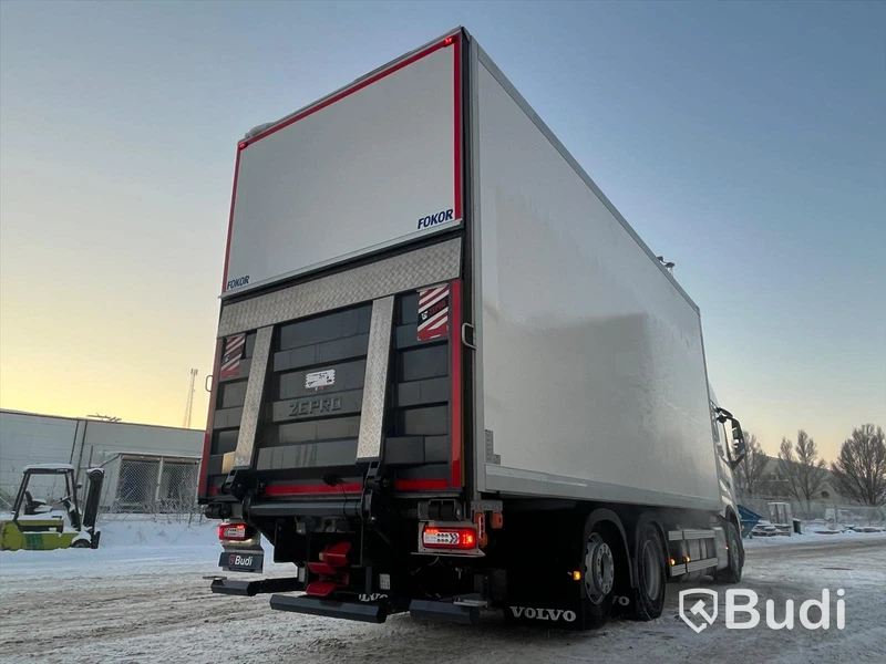 Lastbil Volvo FH 500 Yrkesutbildnings Fjärrbil | 2022 | Automat | Öppningsbar sida | Nypris ca 2 800 000