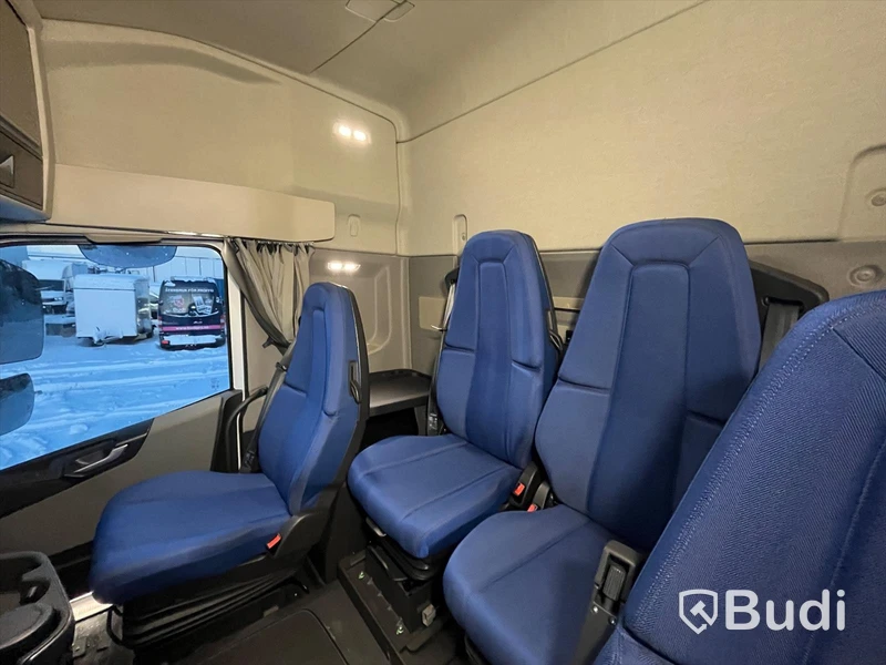 Lastbil Volvo FH 500 Yrkesutbildnings Fjärrbil | 2022 | Automat | Öppningsbar sida | Nypris ca 2 800 000