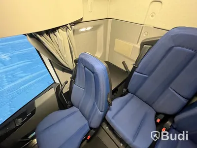 Lastbil Volvo FH 500 Yrkesutbildnings Fjärrbil | 2022 | Automat | Öppningsbar sida | Nypris ca 2 800 000