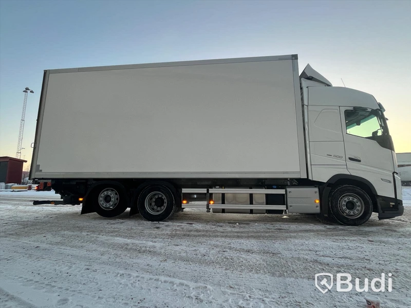 Lastbil Volvo FH 500 Yrkesutbildnings Fjärrbil | 2022 | Automat | Öppningsbar sida | Nypris ca 2 800 000