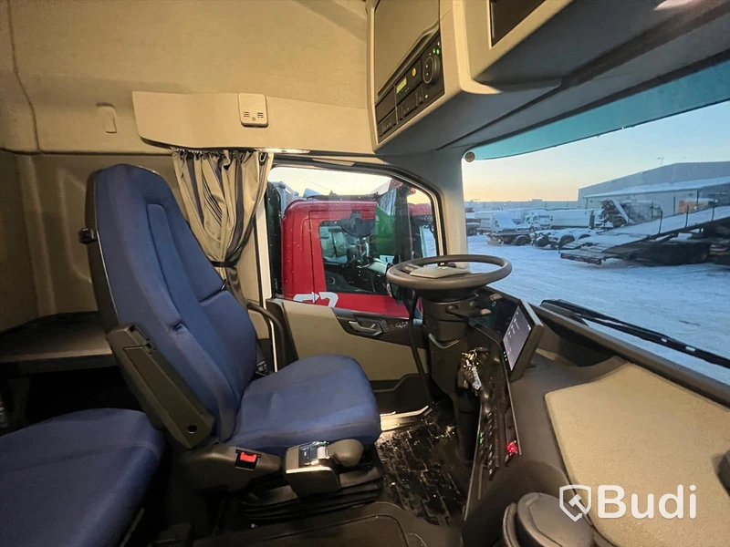 Lastbil Volvo FH 500 Yrkesutbildnings Fjärrbil | 2022 | Automat | Öppningsbar sida | Nypris ca 2 800 000