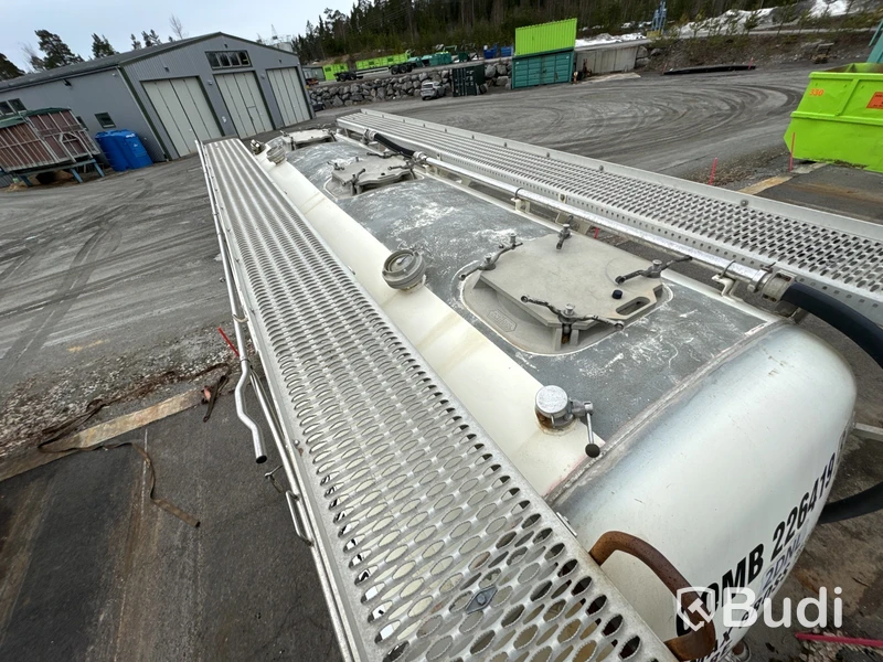 Bulktank i aluminium kört djurfoder och pellets
